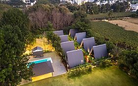 Alaya Stays Inara Retreat 1-Cottage With A Mezzanine Loft, Shared Pool, And Garden